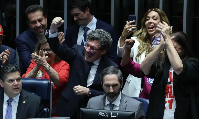 Senado aprova fim da escala 6×1