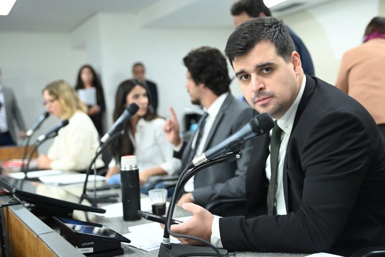 Bruno Engler lidera votação para ALMG