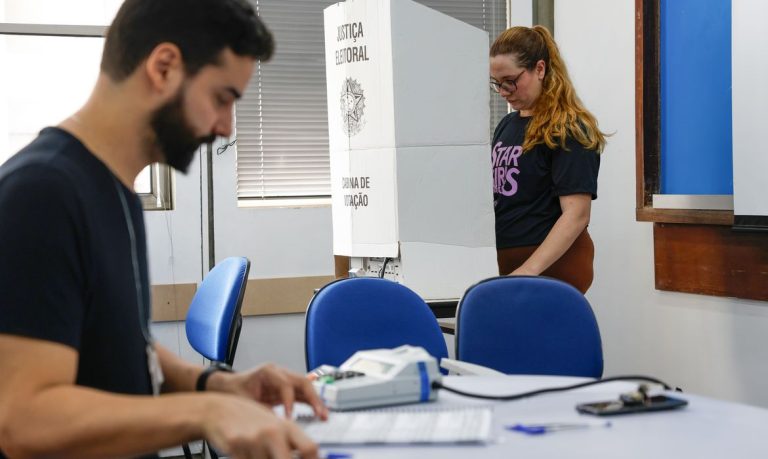 Abstenção no primeiro turno das eleições chega a 21,08% e supera índice de 1998