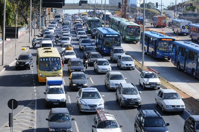 Detran-MG alerta para prazo final de licenciamento de veículos