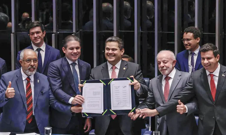 Congresso promulga emenda que acaba com a escala 6×1