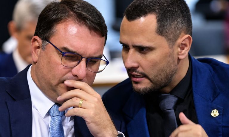 Cleitinho pede a Flávio Bolsonaro revisão da dívida de Minas