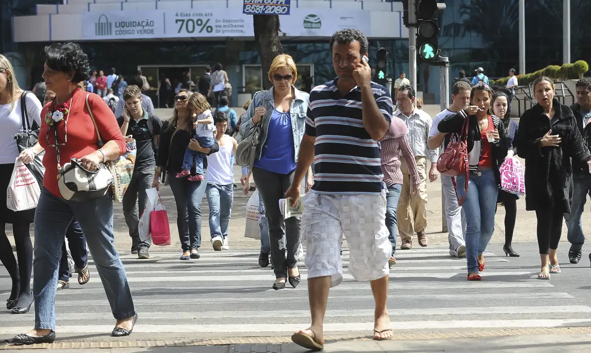 Taxa de desemprego teve maior queda desde 2014