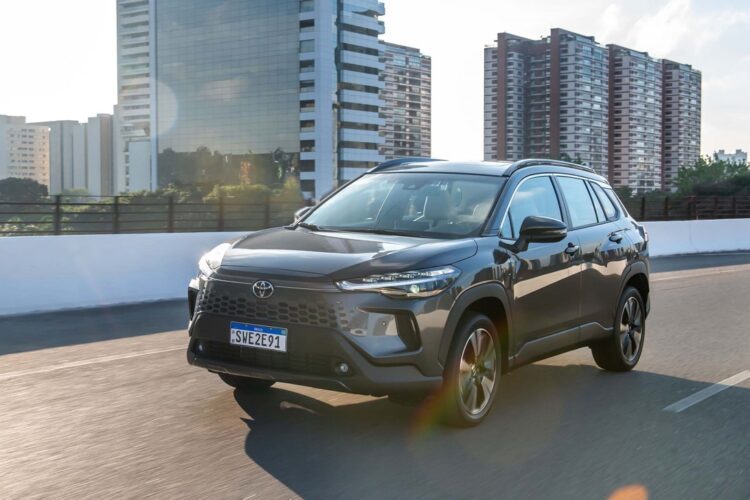 Novo Corolla Cross 2025: design, tecnologia e sofisticação