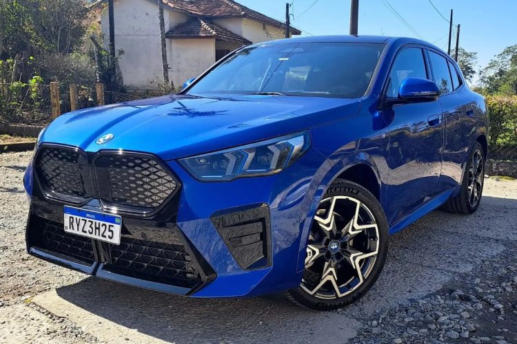 BMW iX2: SUV cupê elétrico já está nas lojas por R$ 443.950