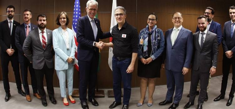 Zema tem encontro com embaixador americano para discutir recursos energéticos