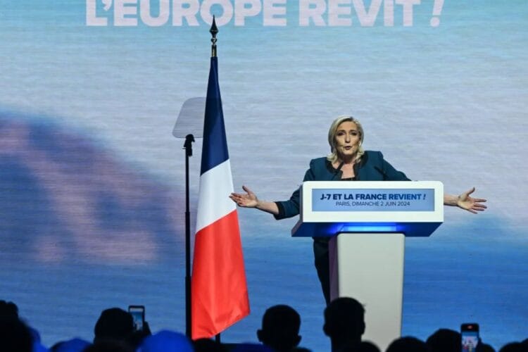 Eleições na França: vitória histórica da direita no primeiro turno