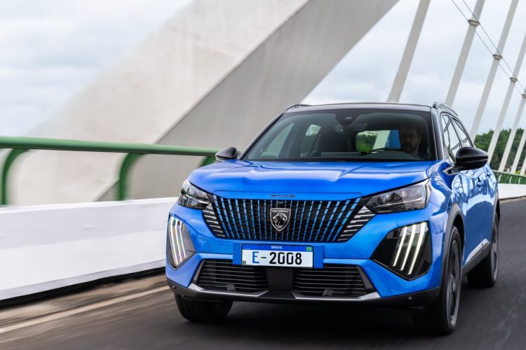 Novo Peugeot E-2008: design marcante com potência e autonomia
