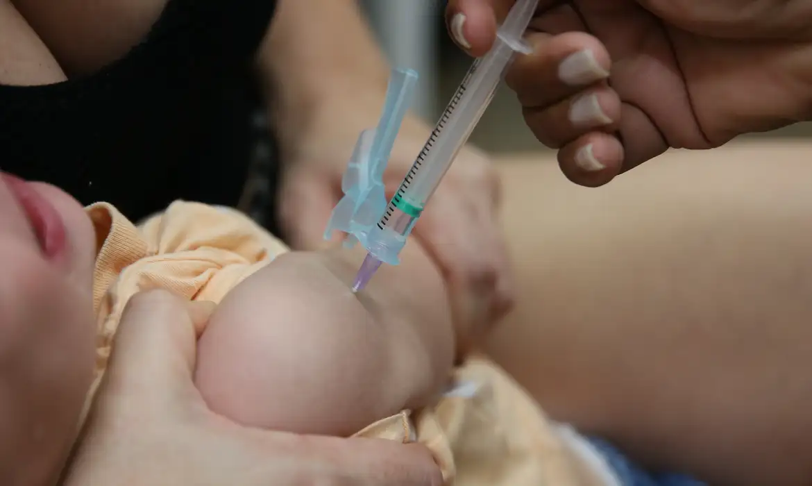 A campanha nacional de vacinação contra a influenza começa nesta segunda