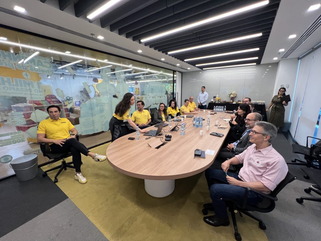 Romeu Zema busca mais investimentos para MG
