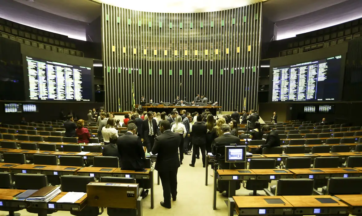 Projeto para ampliar número de deputados entra em pauta urgente