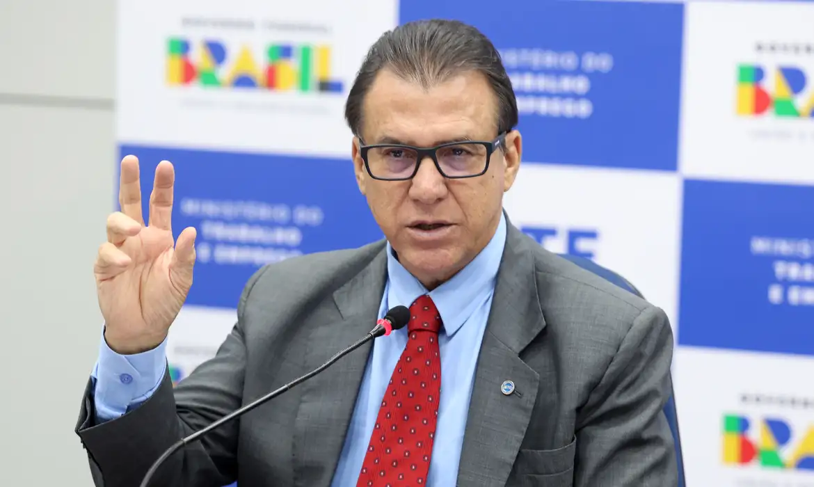 Brasil fecha março com saldo positivo de 71,5 mil empregos formais