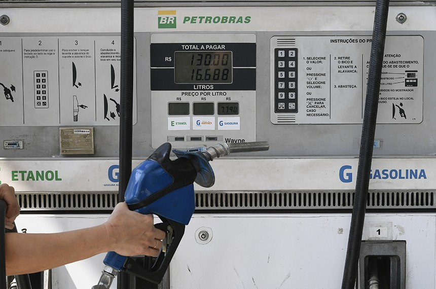 Senado analisa projeto que permite controle de preços de combustíveis