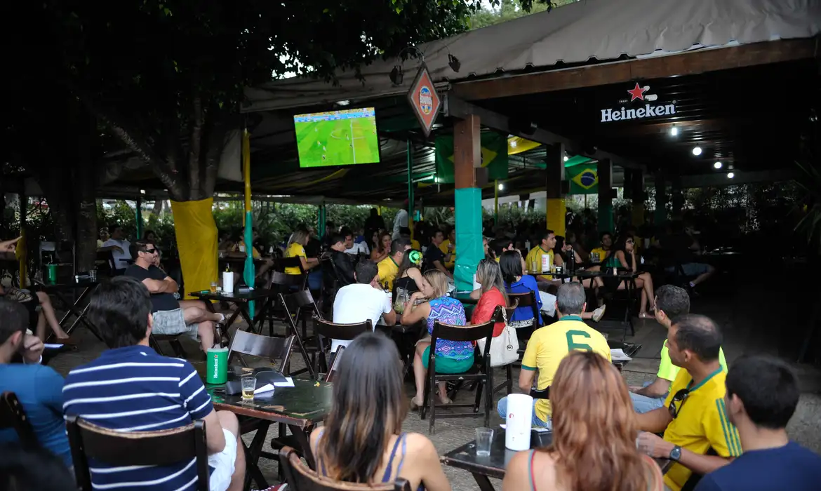 Bares e restaurantes estão otimistas para o Dia dos Namorados, aponta Abrasel