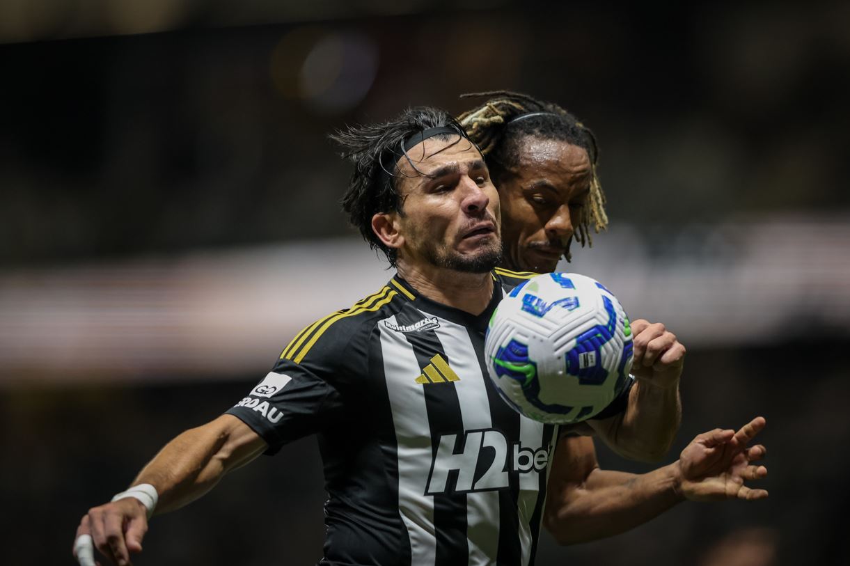 Atlético empata com Corinthians em jogo truncado