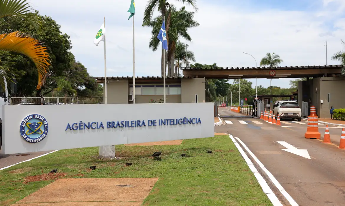 PF indicia Bolsonaro, Carlos Bolsonaro e Alexandre Ramagem no caso “Abin Paralela”