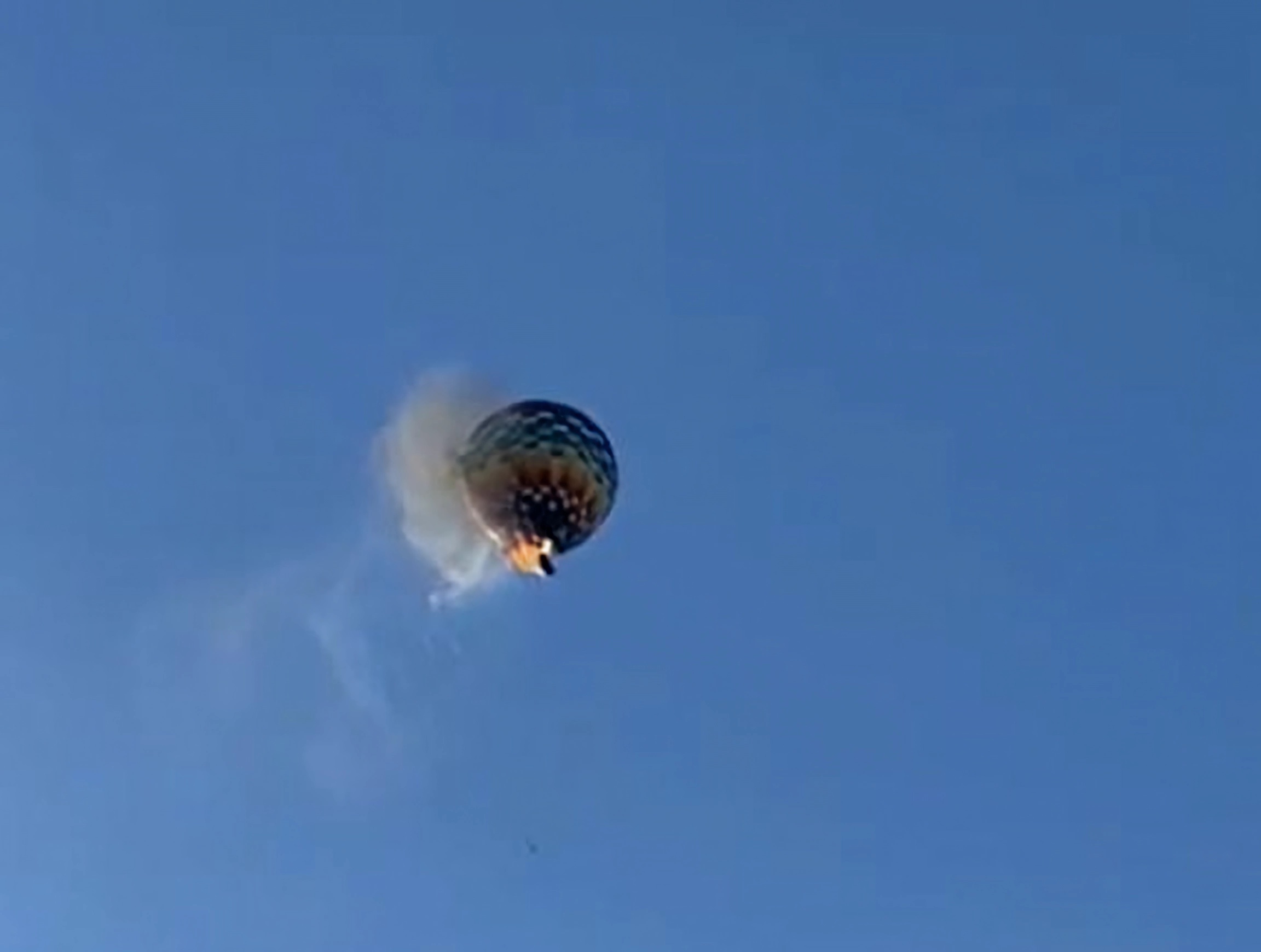 Tragédia aérea: balão em chamas deixa oito mortos em SC