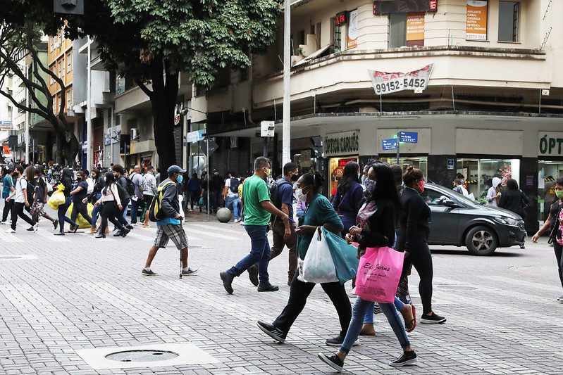 MTE adia para março de 2026 regra sobre trabalho em feriados no comércio