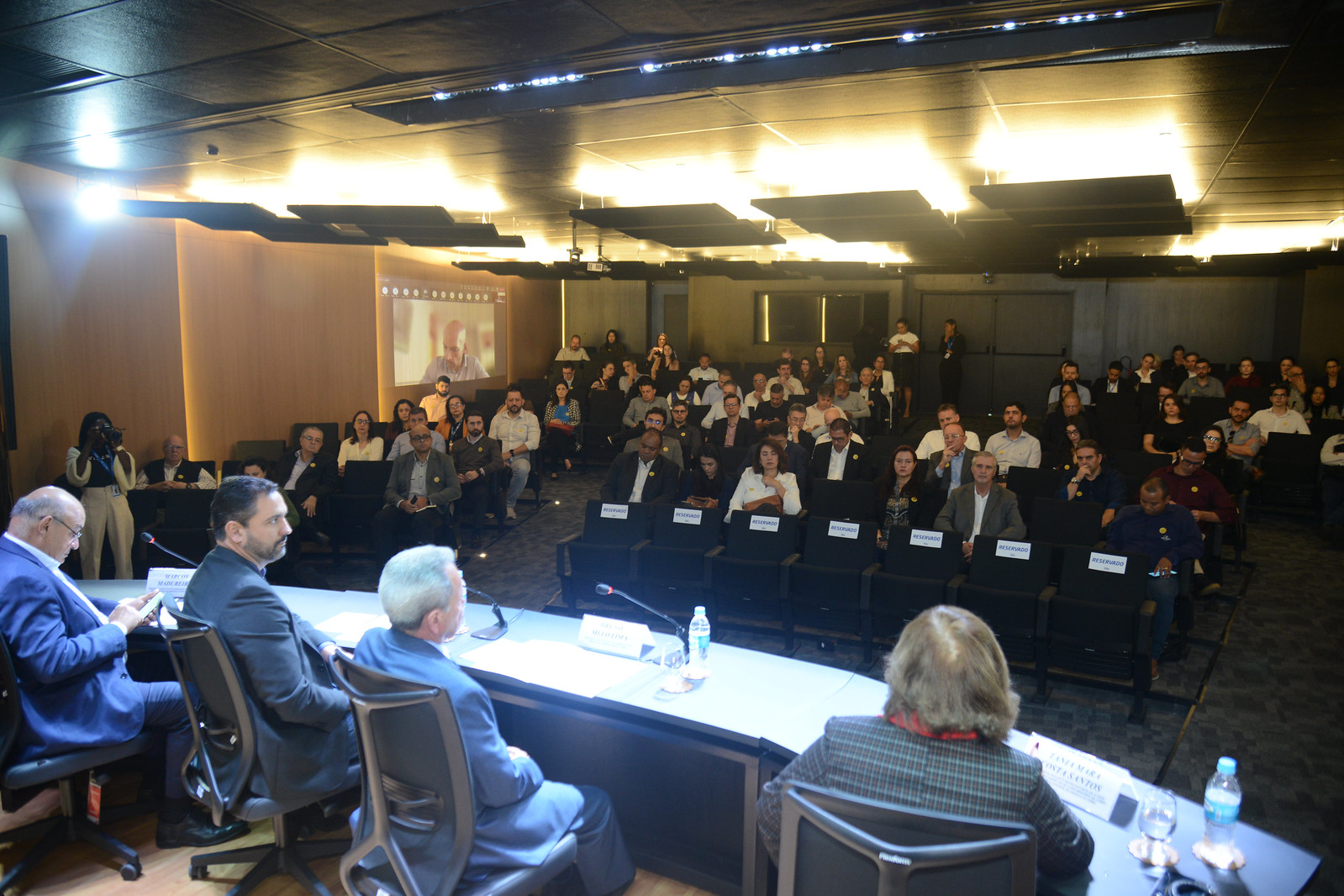 Setor produtivo debate futuro da energia elétrica no Brasil