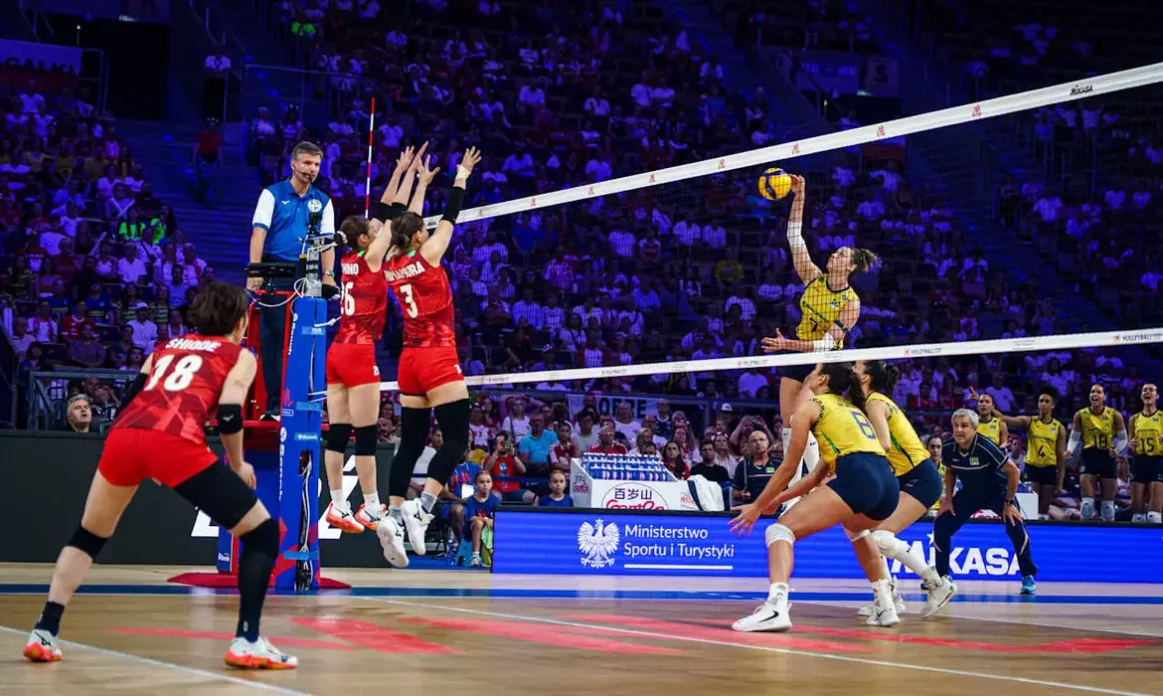 Vôlei feminino disputa final da liga das Nações contra Itália