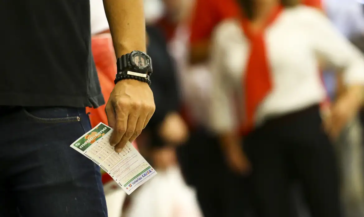 Mega-Sena acumula e pode pagar R$ 76 milhões na quinta-feira