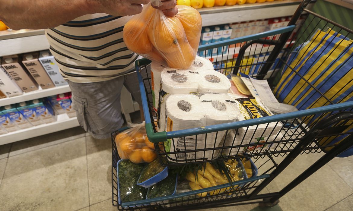 Conta de luz mais cara eleva IPCA em julho para 0,26%