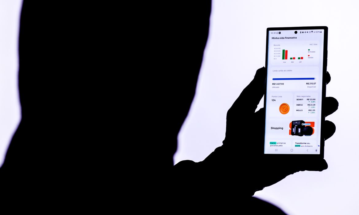 Fraudes digitais explodem entre jovens e acendem alerta no Brasil