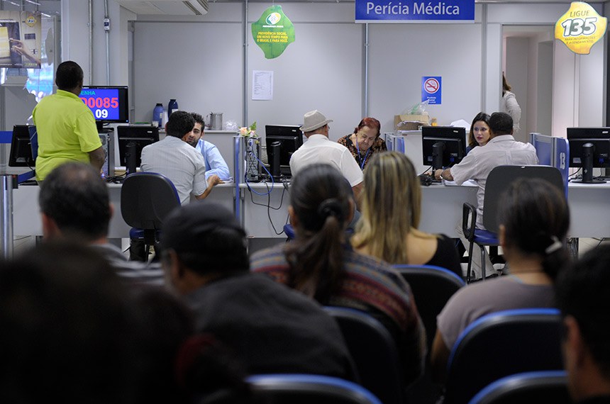 Senado decide futuro do programa de benefícios do INSS
