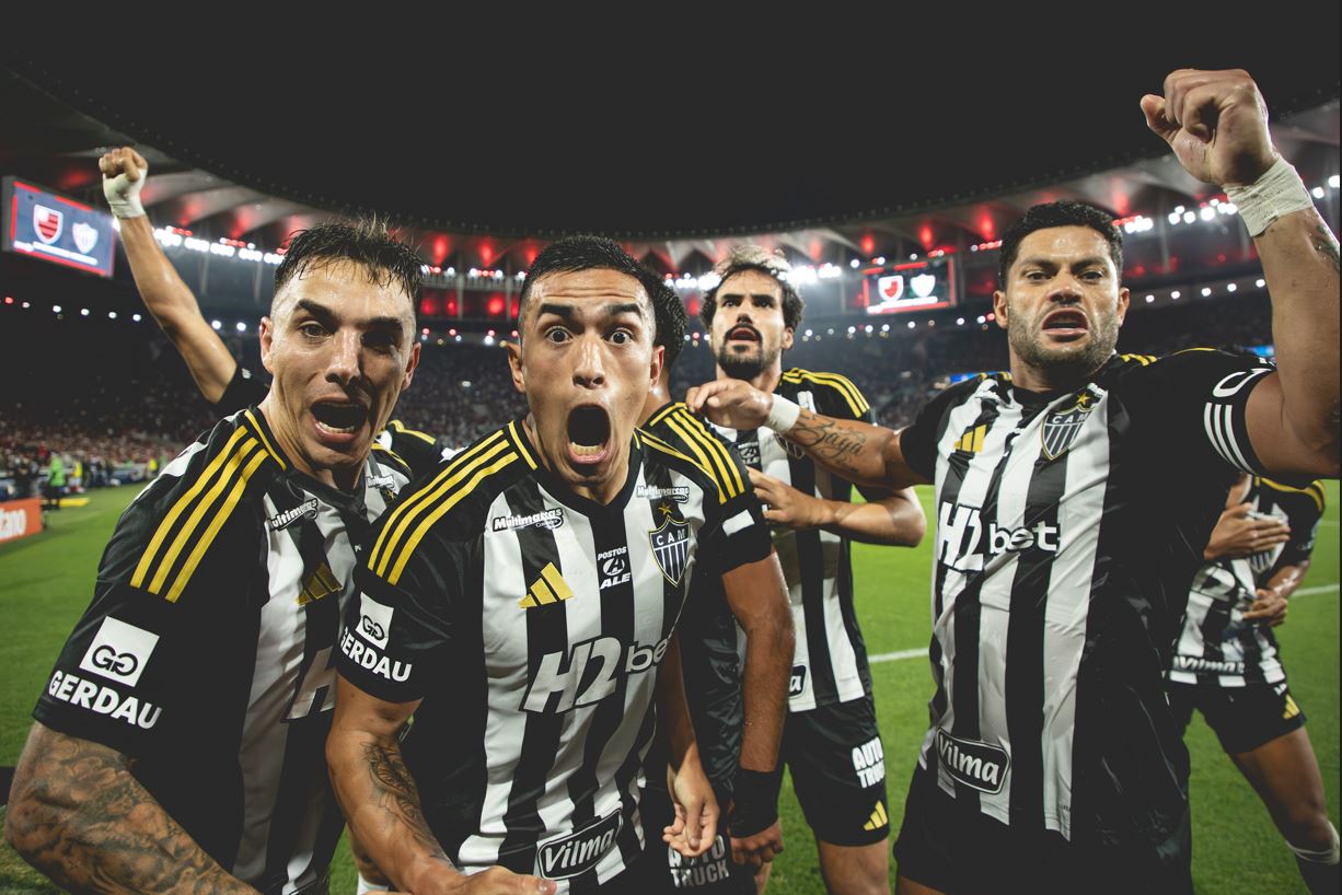 Atlético supera o Flamengo no Maracanã e larga na frente