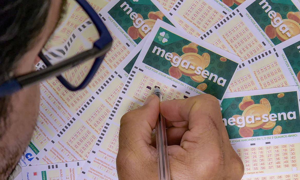 Mega-Sena 2.896 acumula e prêmio dispara para R$ 100 milhões