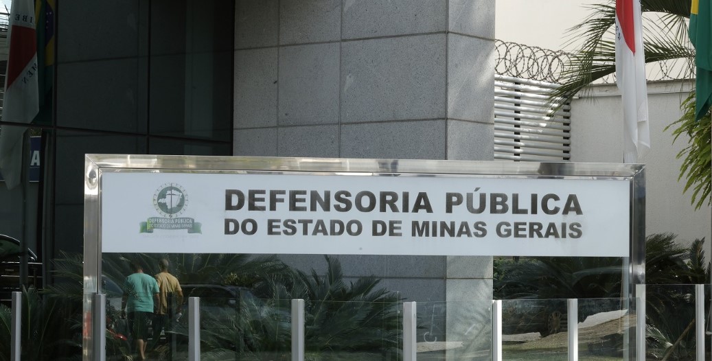 Zema sanciona lei que cria residência jurídica na Defensoria