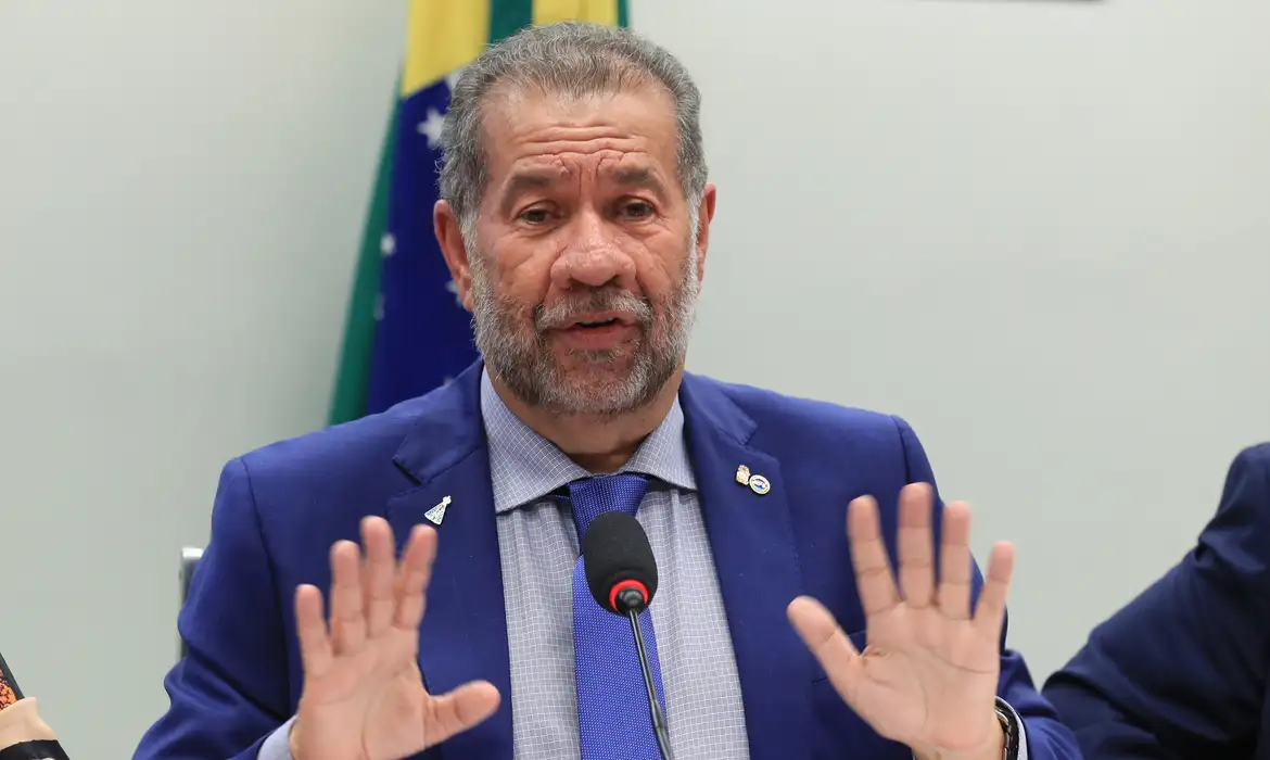 CPMI do INSS ouvirá Carlos Lupi