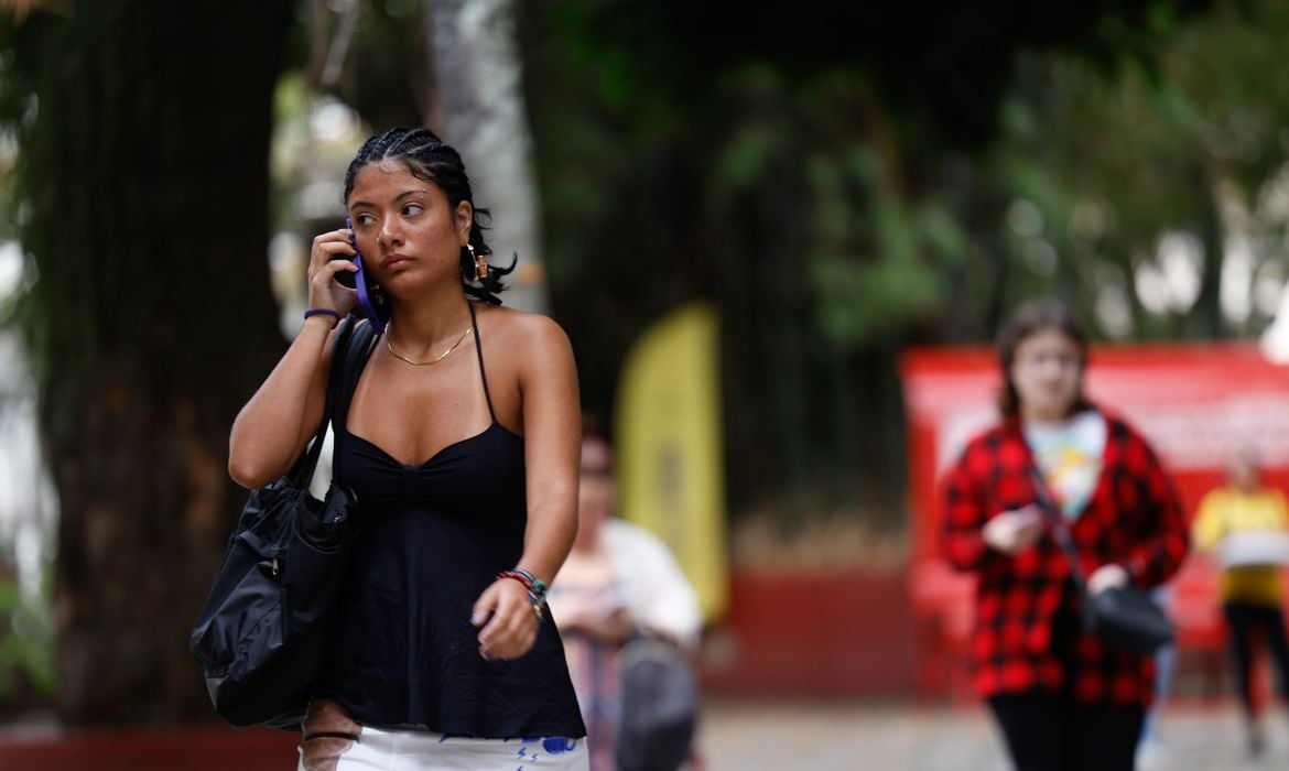 Feira oferece 8 mil vagas para jovens em 2025