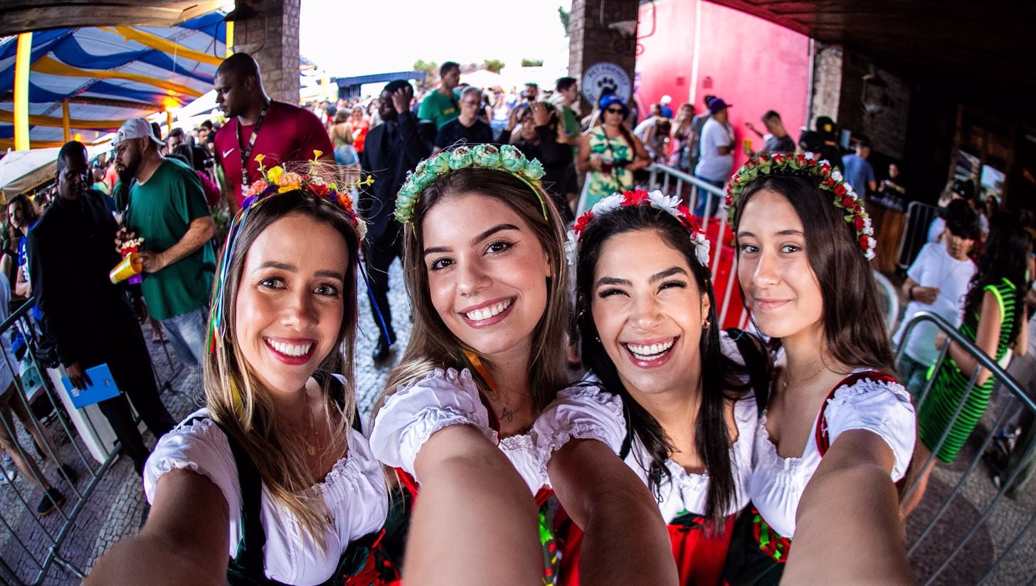 Oktoberfest Beagá 2025 reúne mais de 20 cervejarias artesanais