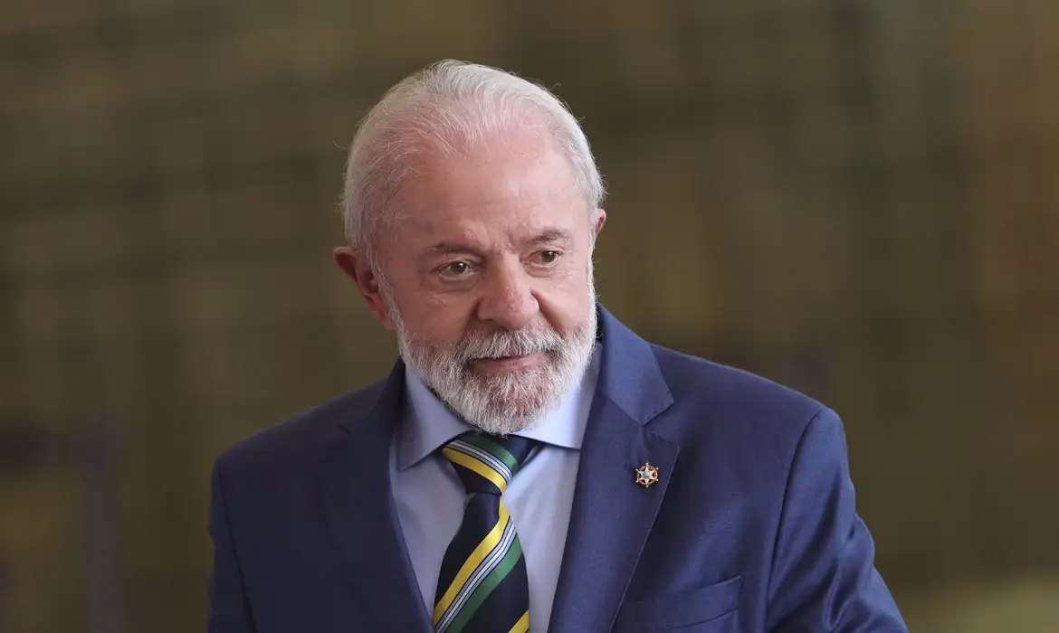 Lula pede a Trump fim de sobretaxa sobre produtos brasileiros