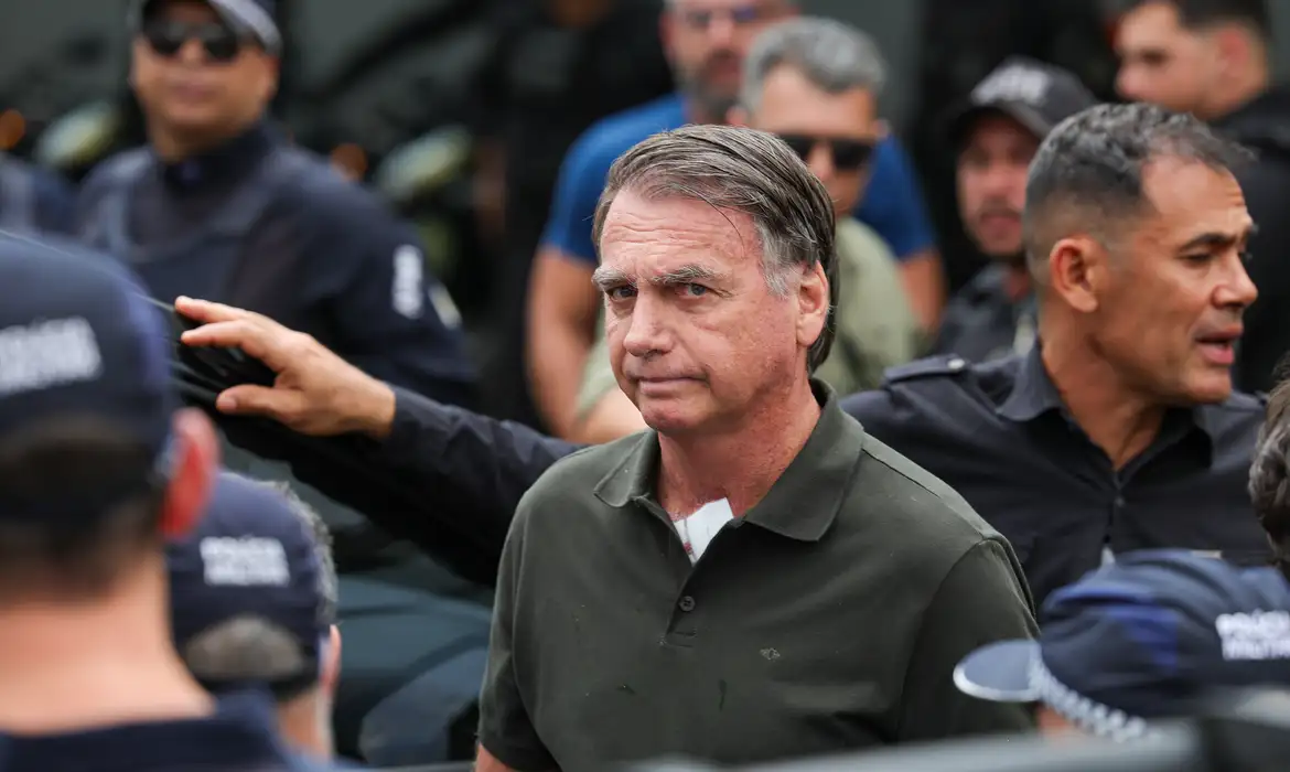 Moraes ordena início de cumprimento de pena de 27 anos de Bolsonaro