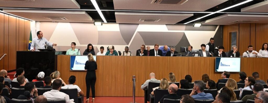 FIEMG alerta para impactos do fim da escala 6 x 1 em seminário na ALMG