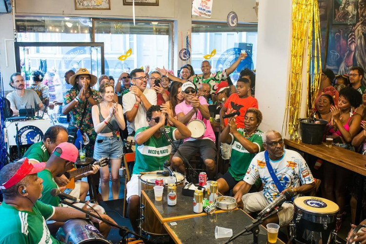 Bares e restaurantes apostam em alta no faturamento durante o Carnaval de 2026