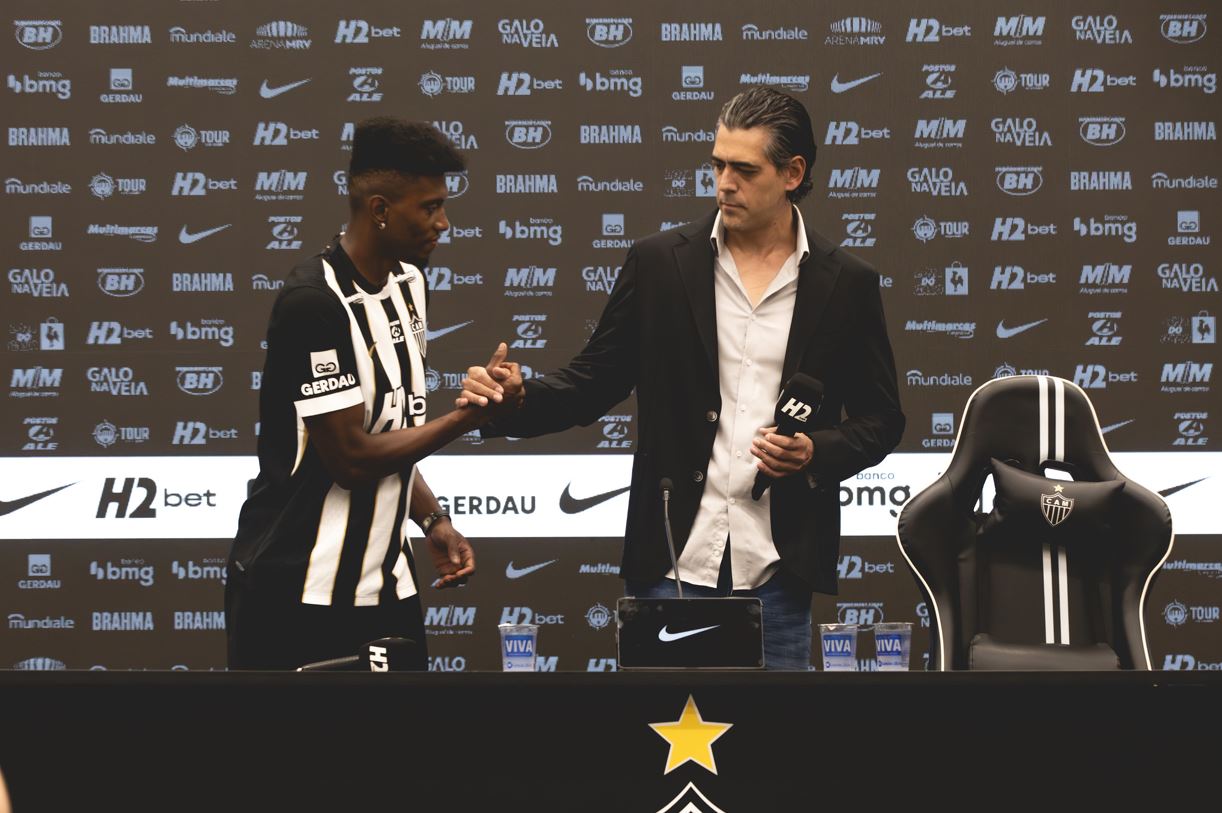 Cassierra é apresentado e promete gols no Galo