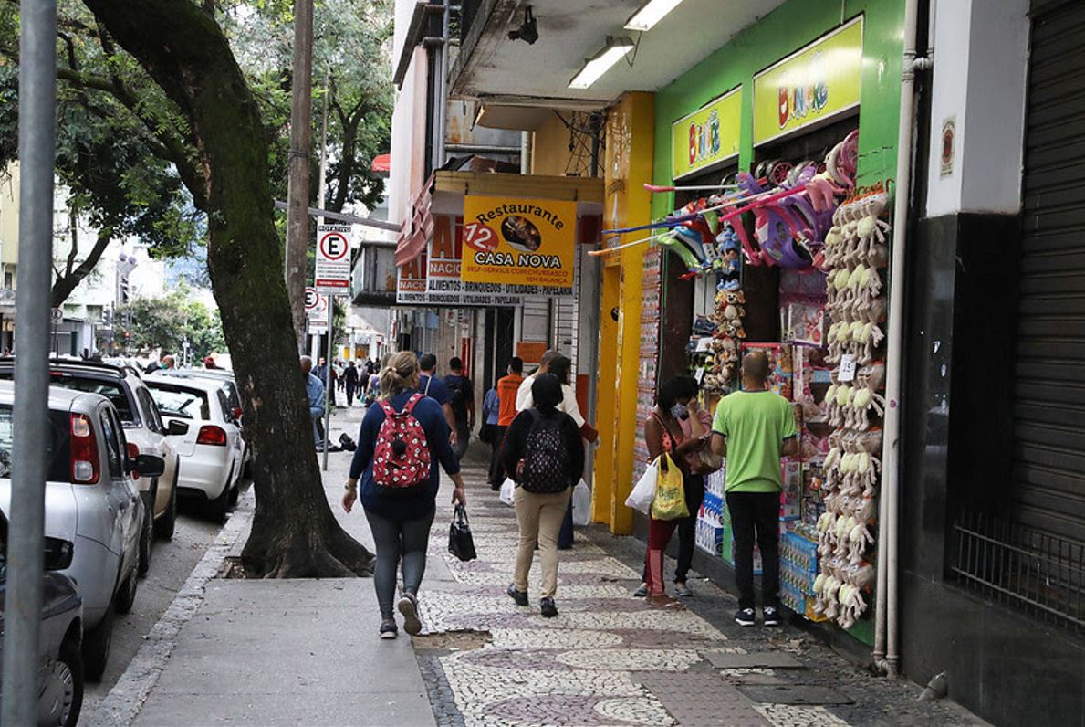Prefeito de BH sanciona orçamento com foco no comércio