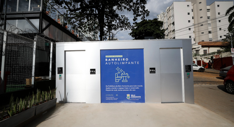 Banheiros públicos autolimpantes de BH registram 850 mil usos no primeiro ano