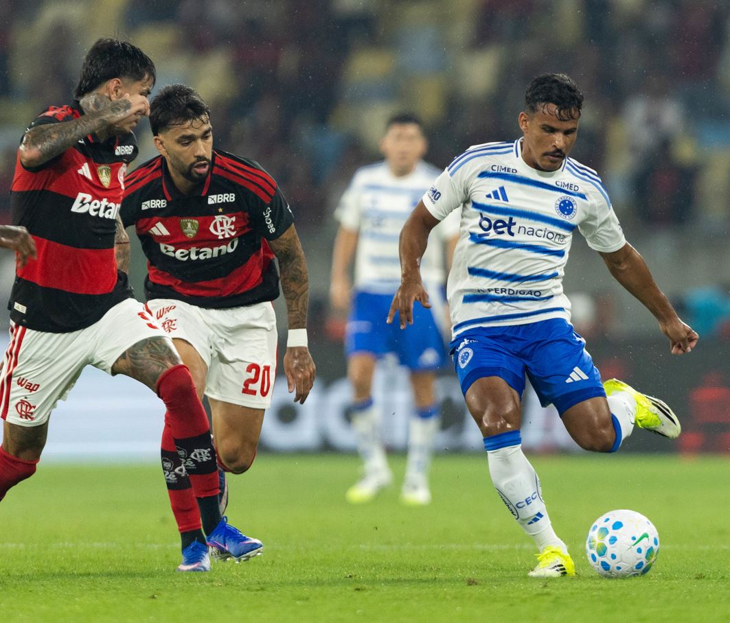 Cruzeiro perde para Flamengo por 2 a 0 e segue sem vitória na Série A