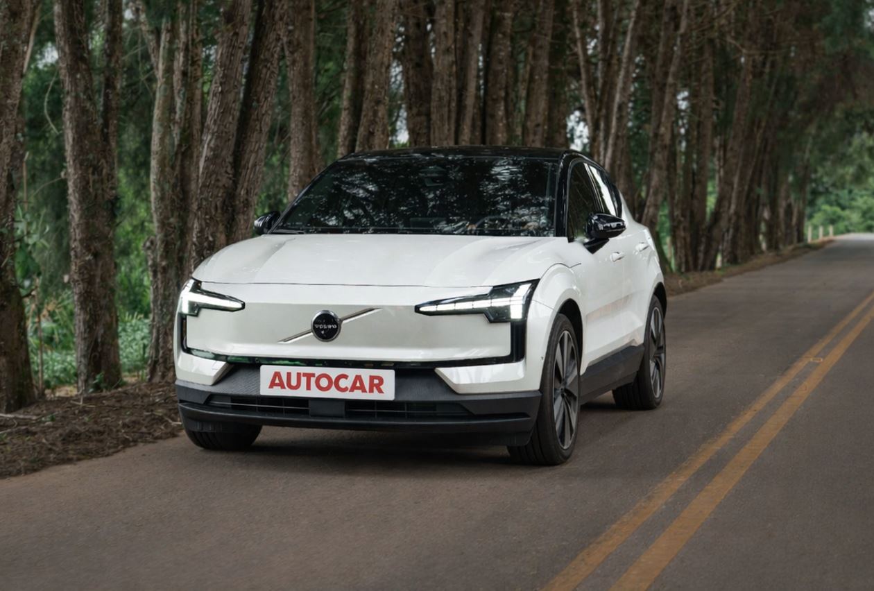 Volvo EX30 Ultra Twin Motor: SUV elétrico de 428 cv