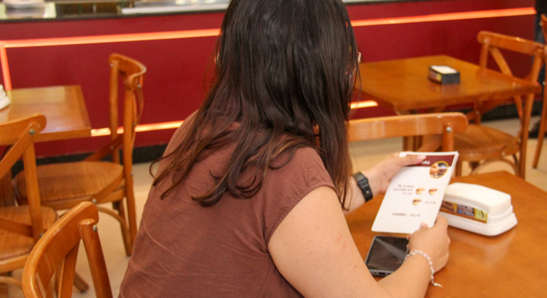Procon BH realiza blitze educativas sobre cardápios impressos em bares e restaurantes