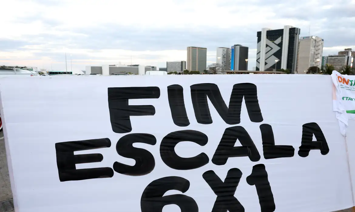 FIEMG critica proposta de fim da escala 6×1