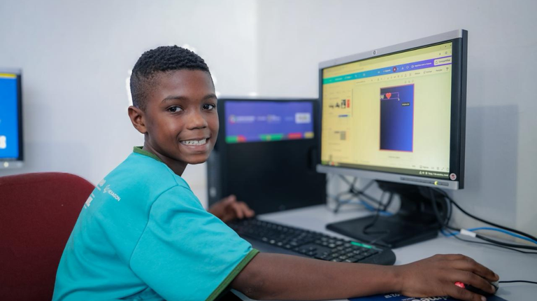 Minas ultrapassa 70% das escolas públicas com internet de qualidade