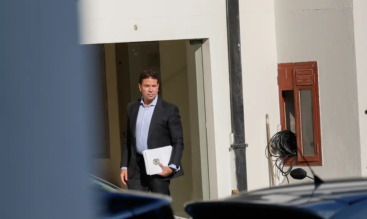 Ex-deputado Alexandre Ramagem está sob custódia do ICE nos Estados Unidos
