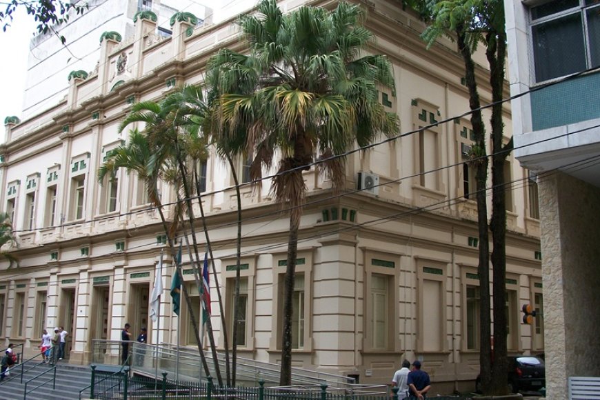 JF faz homenagens e inclui Bolsonaro