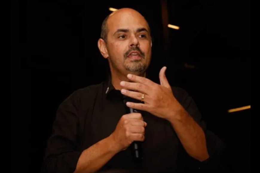 Simões usa evento como palanque