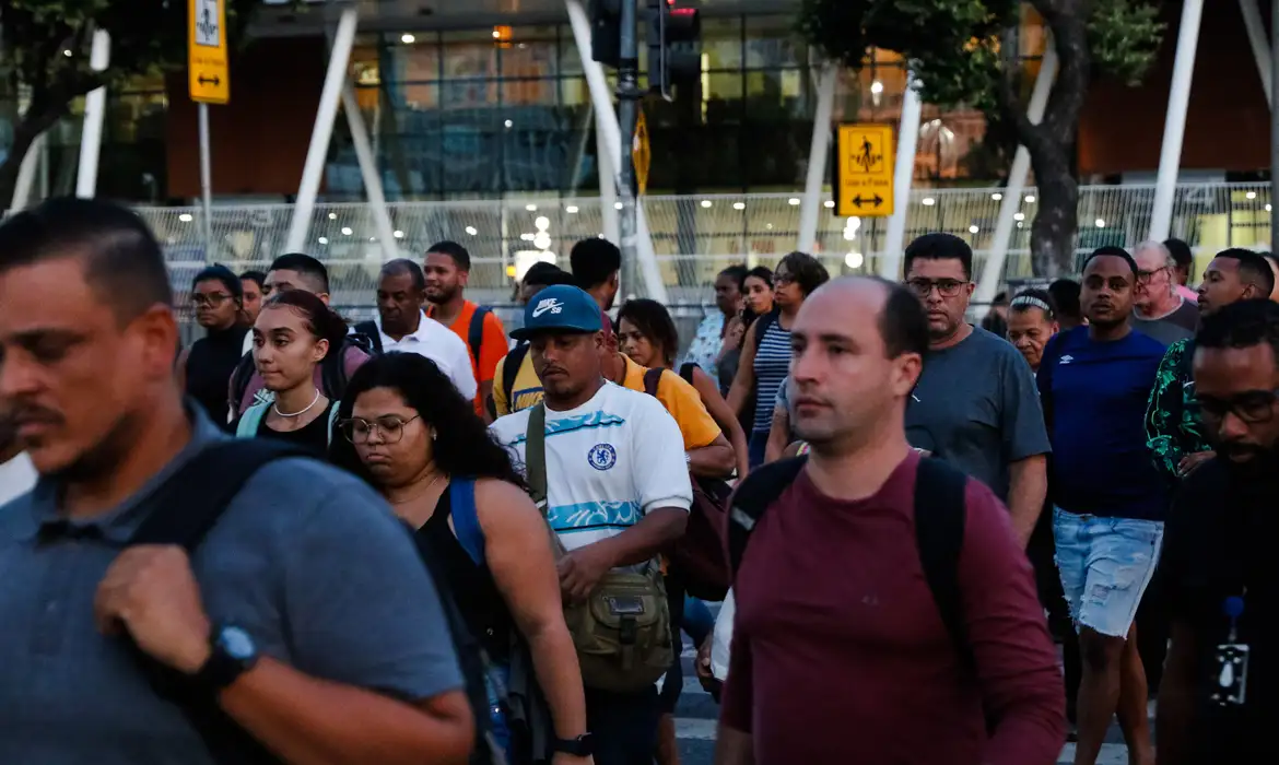 Minas Gerais cria 38,8 mil empregos formais em março
